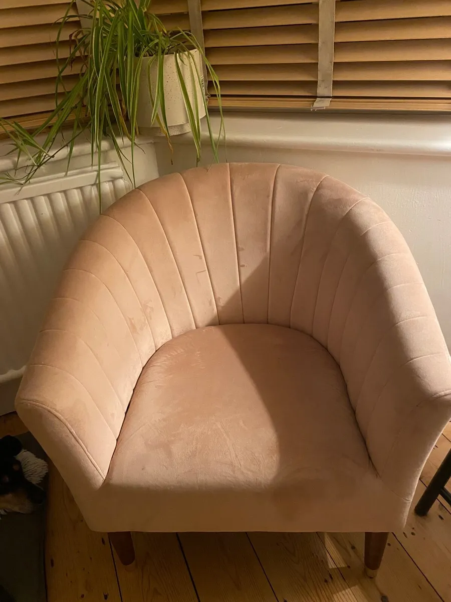 Dusty pink vintage style tub chair - Image 1