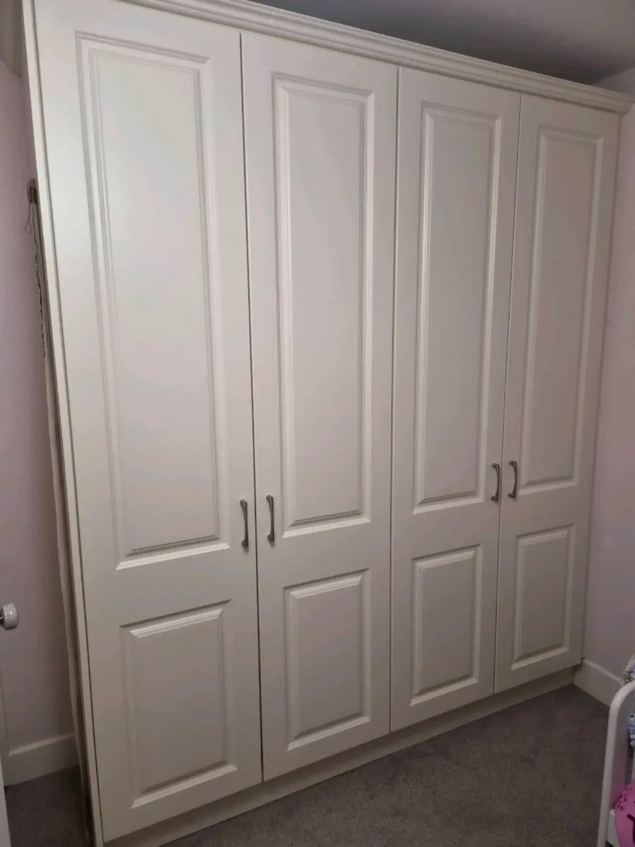Wardrobe Built In - Image 2