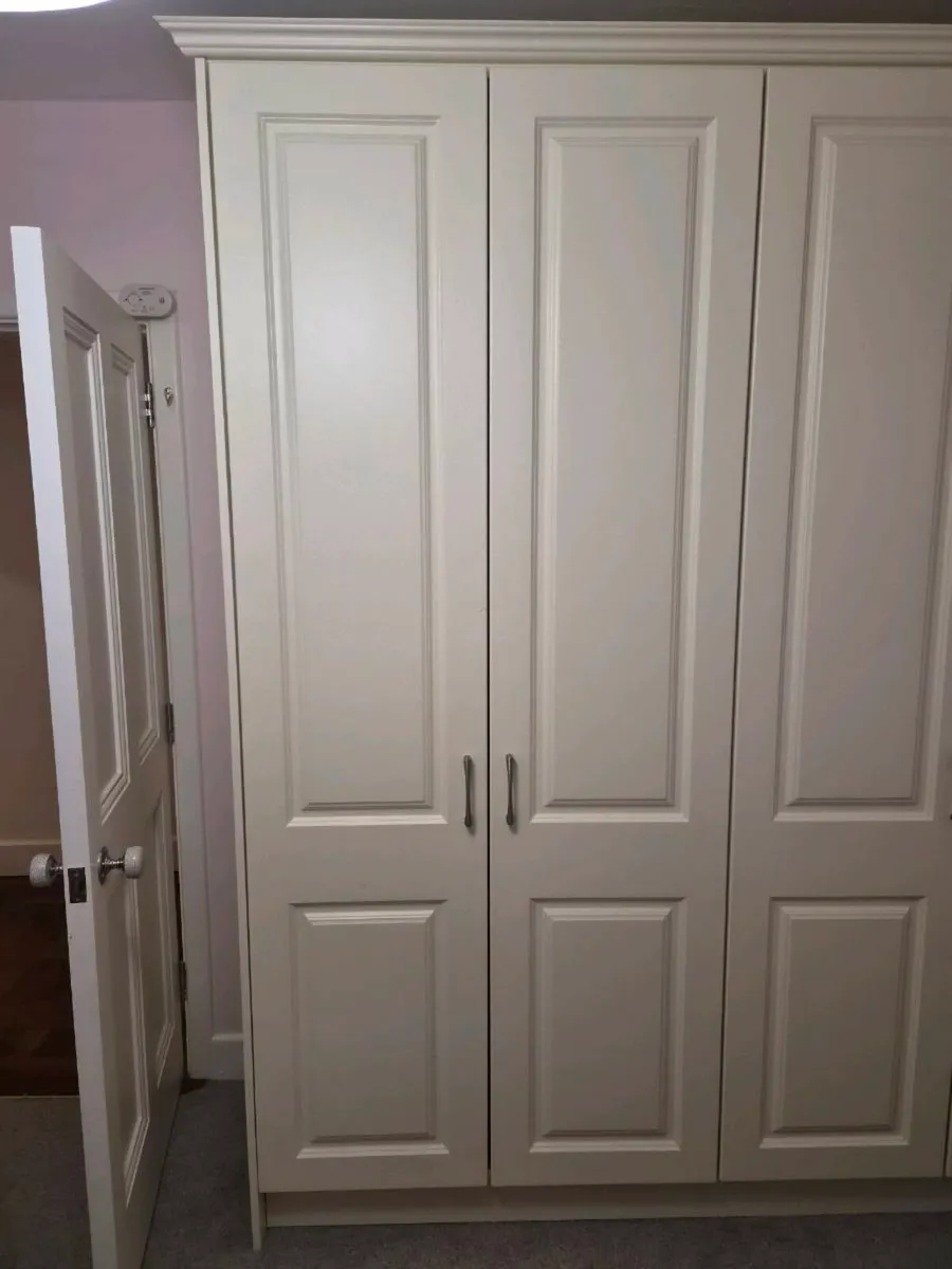 Wardrobe Built In - Image 3