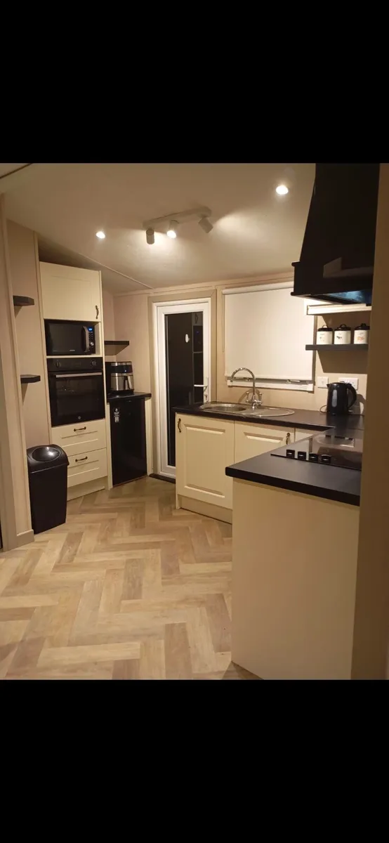 Mobile home - Image 1