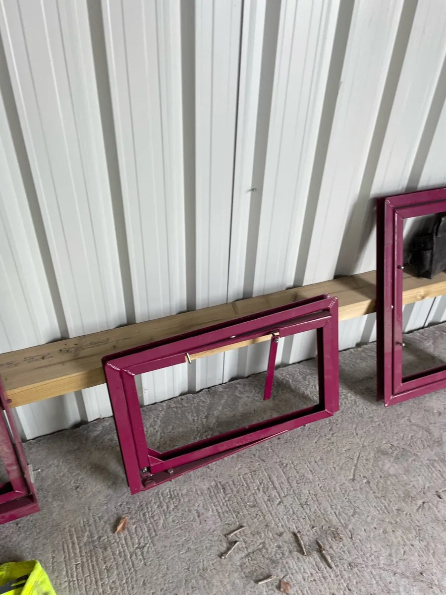 internal stable frames - Image 2