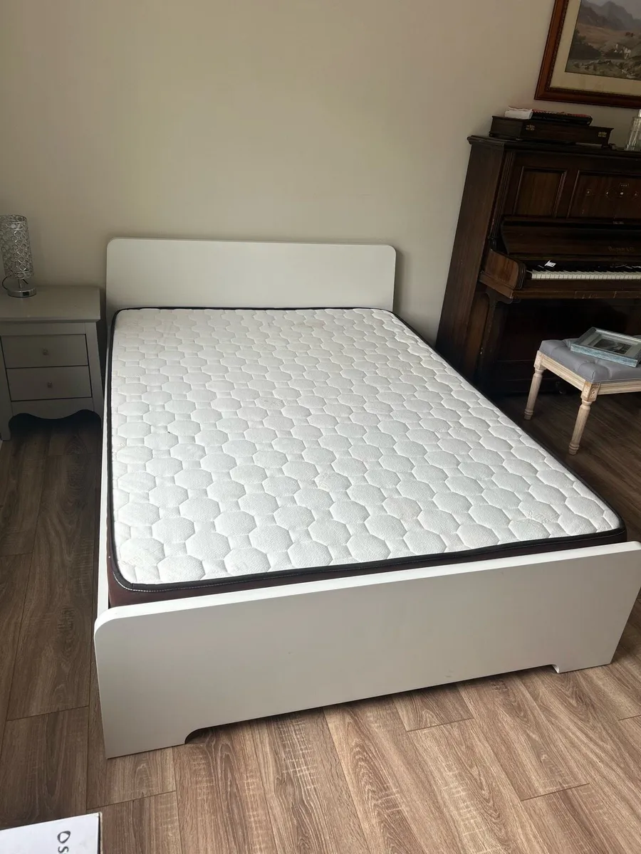 Bed and mattress - four foot bed - Image 2