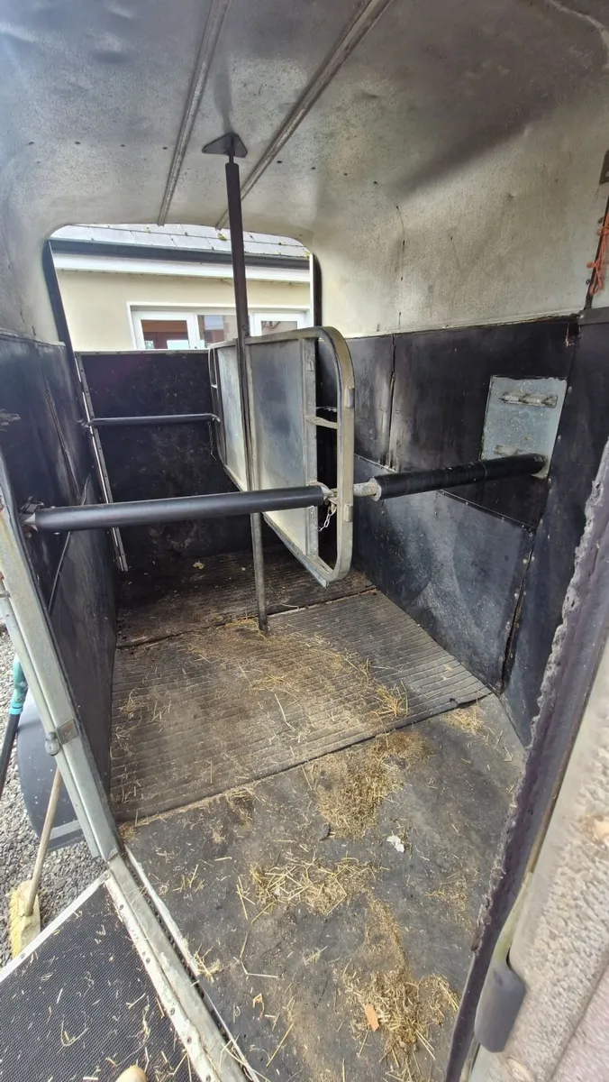 Horse box - Image 1