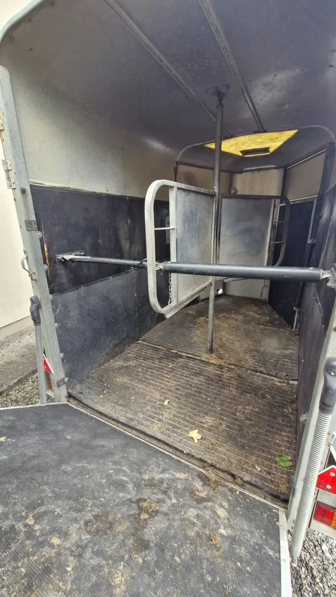 Horse box - Image 2