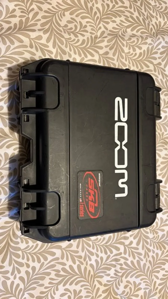 Zoom H6 Portable Recorder - Image 2