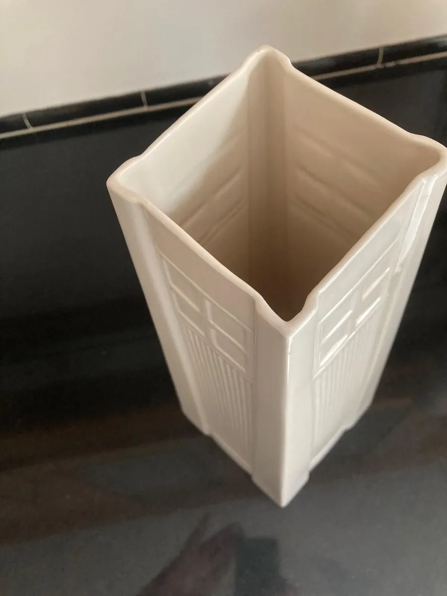 Belleek Living Inspired Ceramic Vase - Image 3