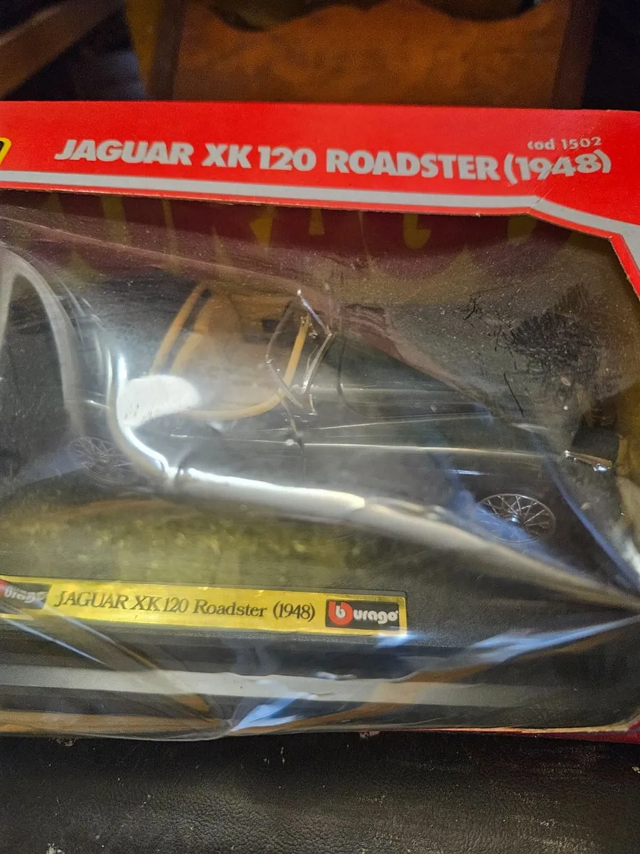 Corgi Burago Jaguar XK120 1.24 - Image 3