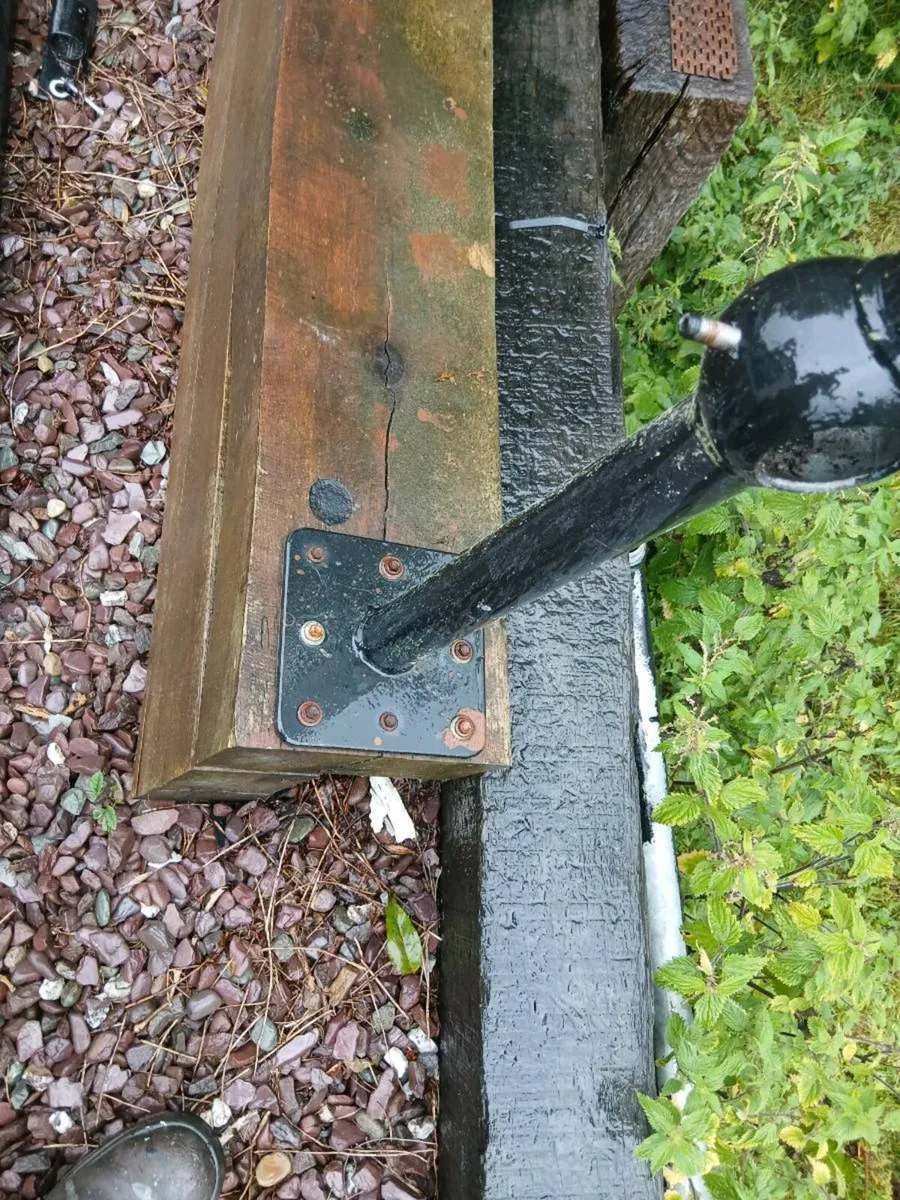 Steel railing stanchions - Image 1