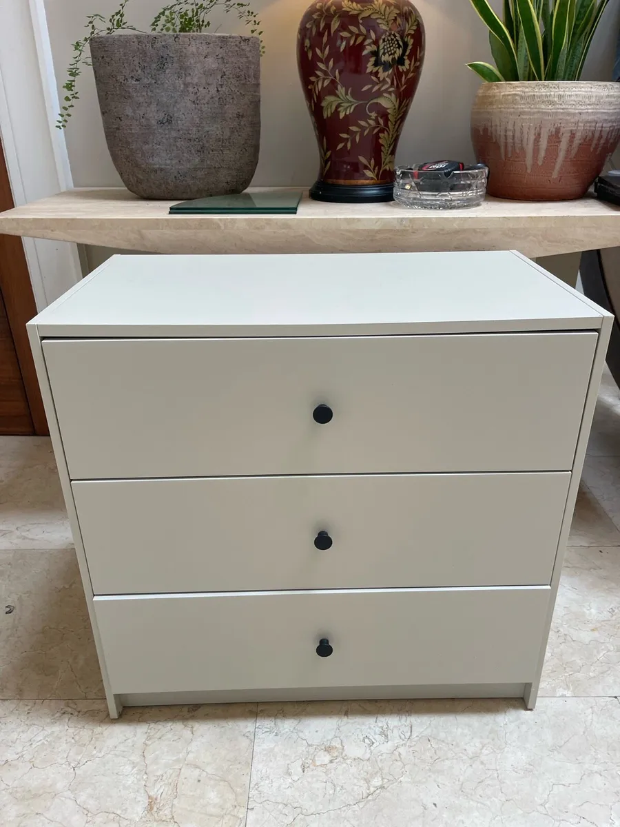Stunning Sturdy 3 Drawer Grey Chest Of Drawers - Image 1