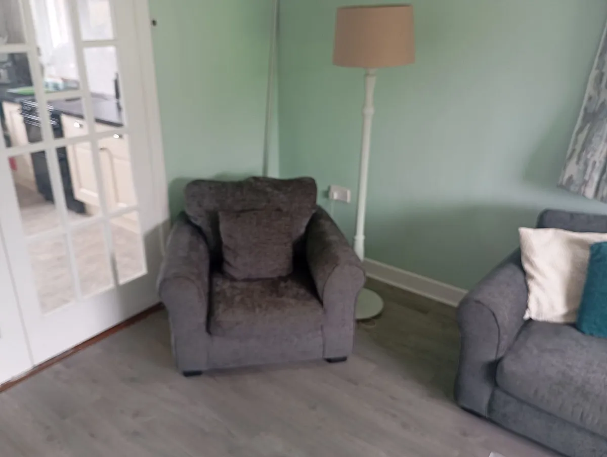 Suite of furniture - Image 2