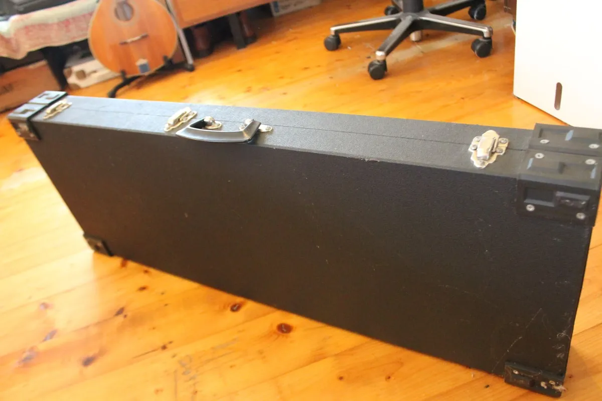Vintage guitar flight case. - Image 1