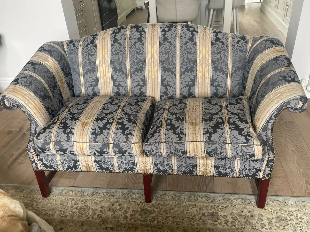 Classic pair of matching 2 seater sofa's - Image 2