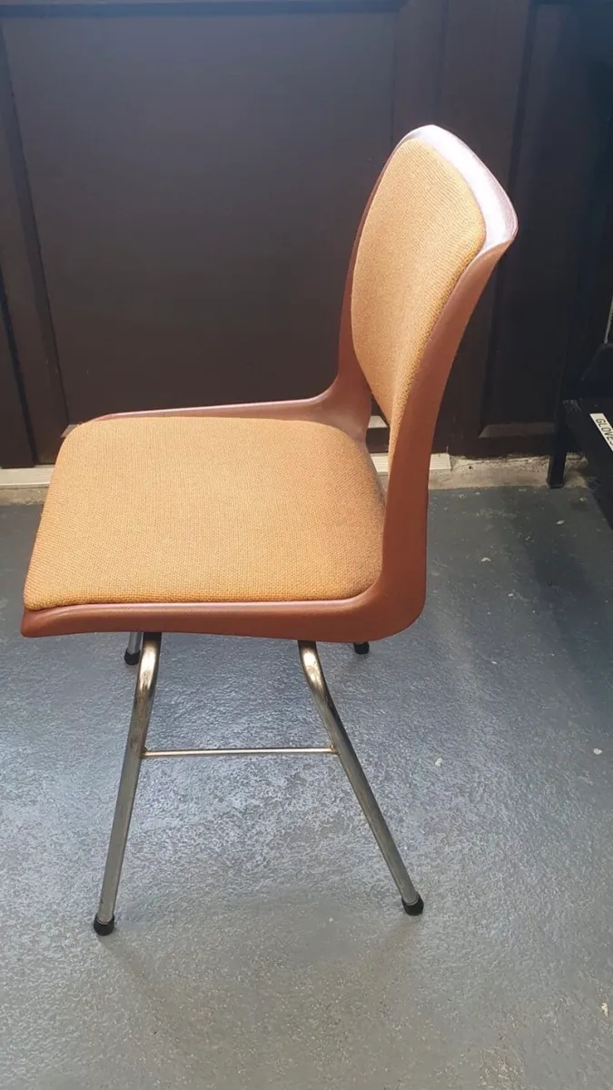 Set of 6 1970s style Retro Chairs - Image 1