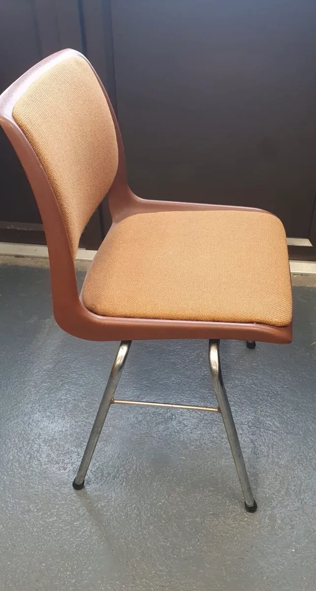 Set of 6 1970s style Retro Chairs - Image 2