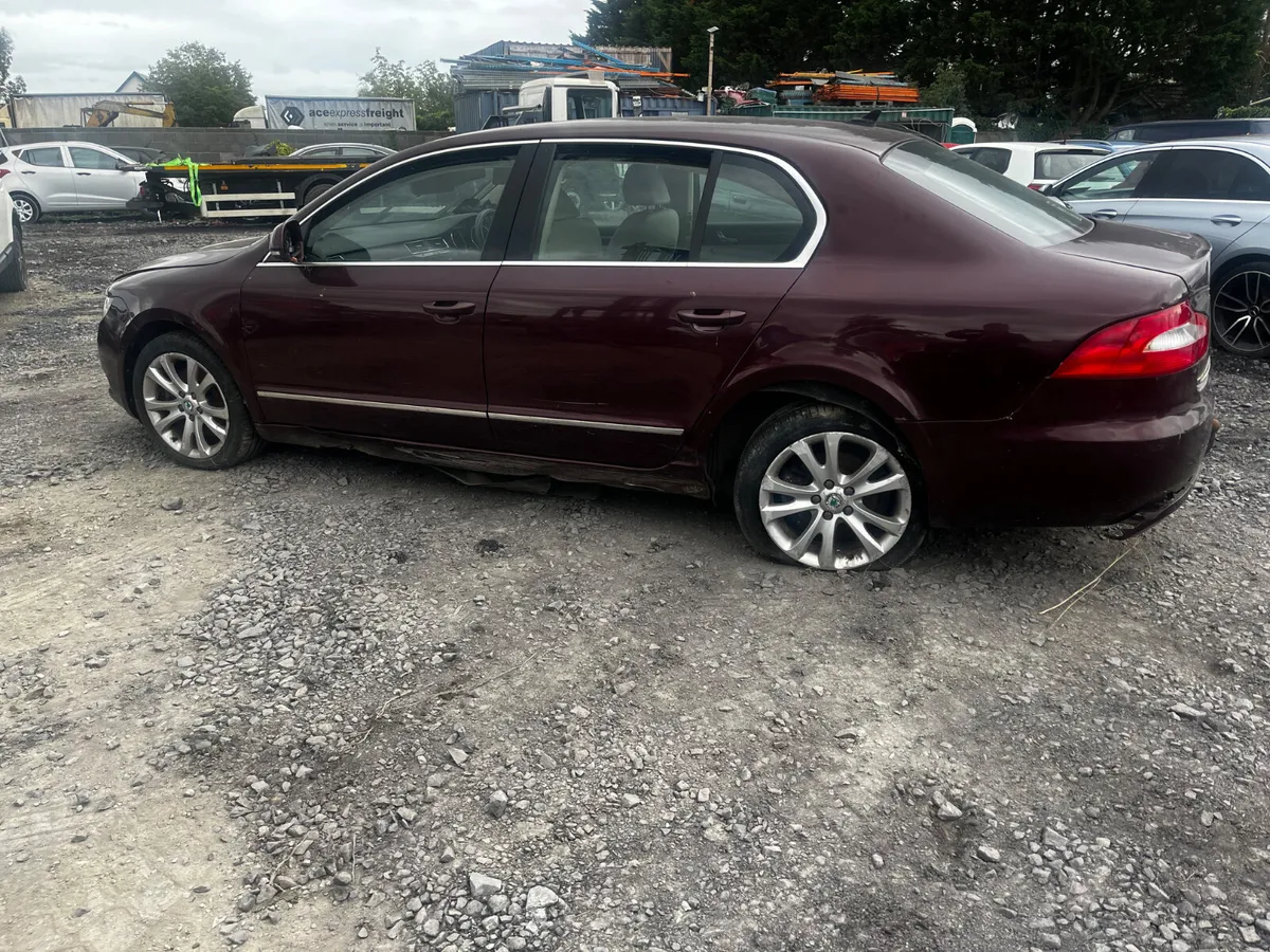 12 superb 2.0 Tdi auto 4x4 - Image 4