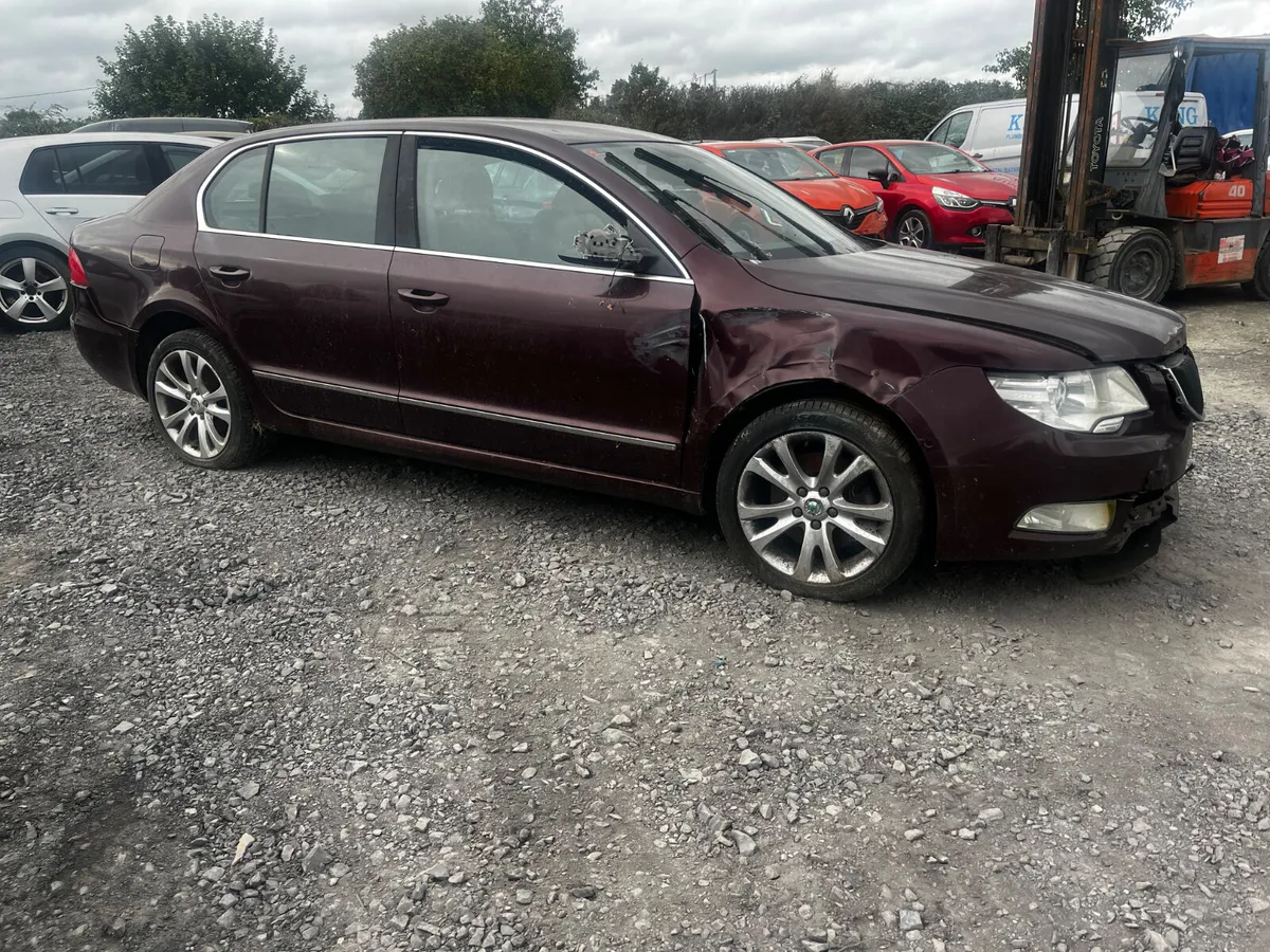 12 superb 2.0 Tdi auto 4x4 - Image 3