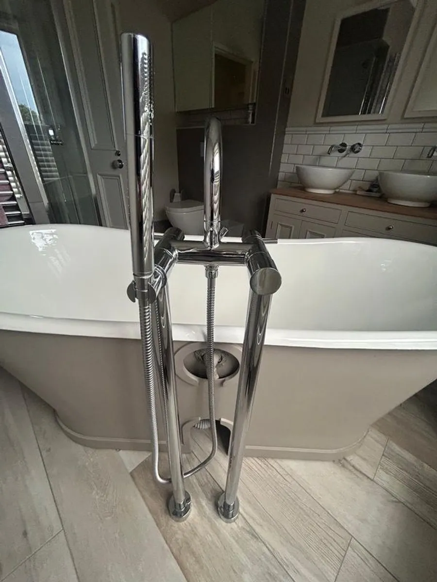 Cast Iron Bath - Image 2