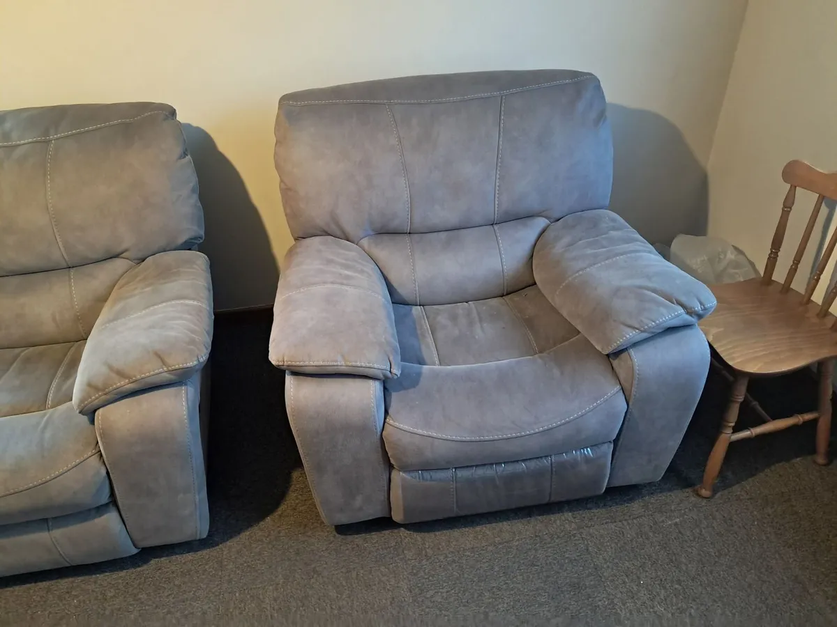 Couch and arm chair - Image 2