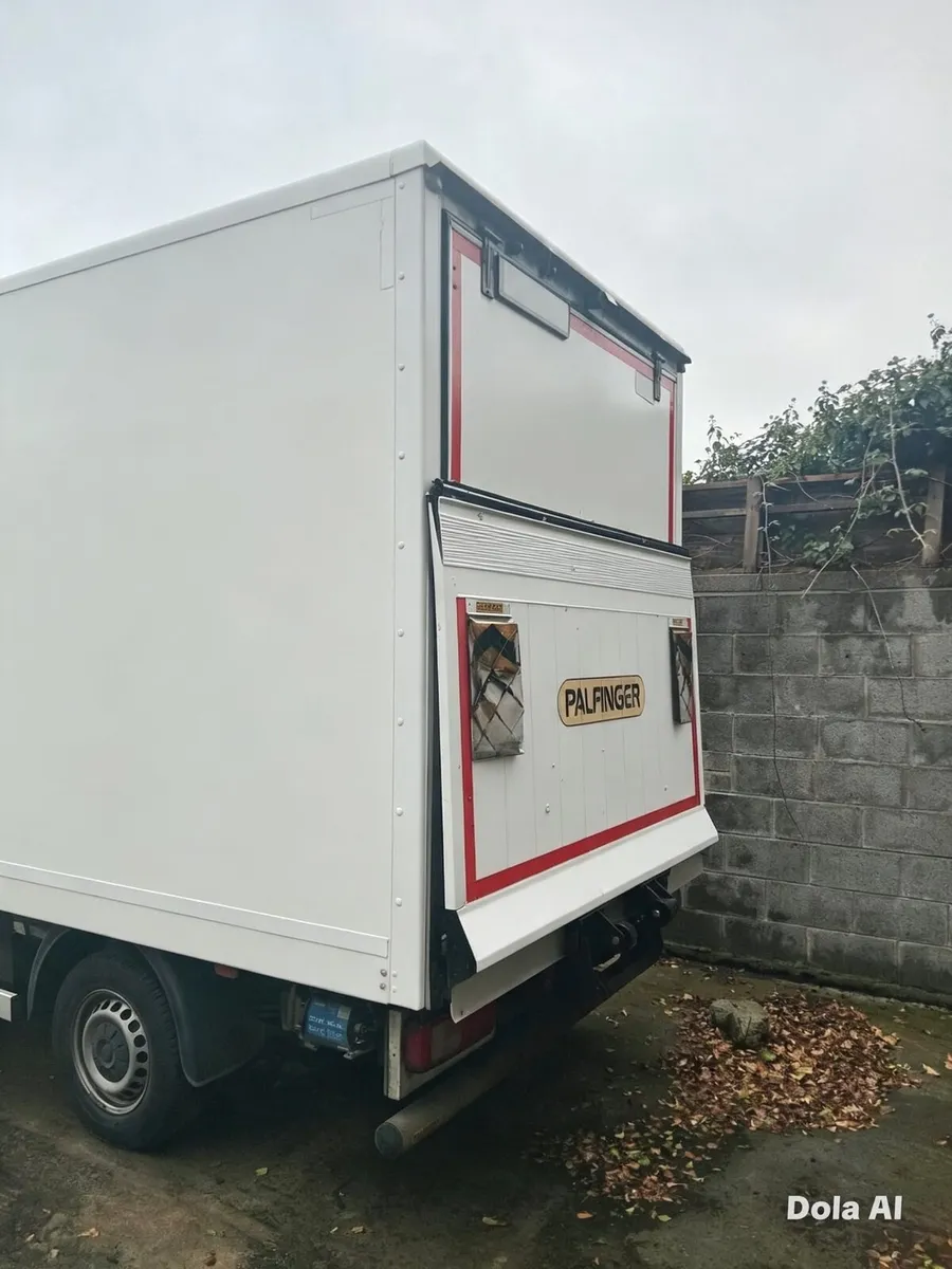 2018 Volkswagen Crafter Luton Van - Image 2