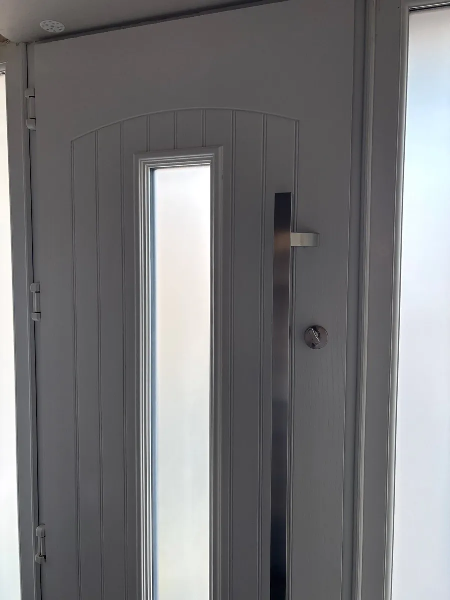 Front Door House - Image 4