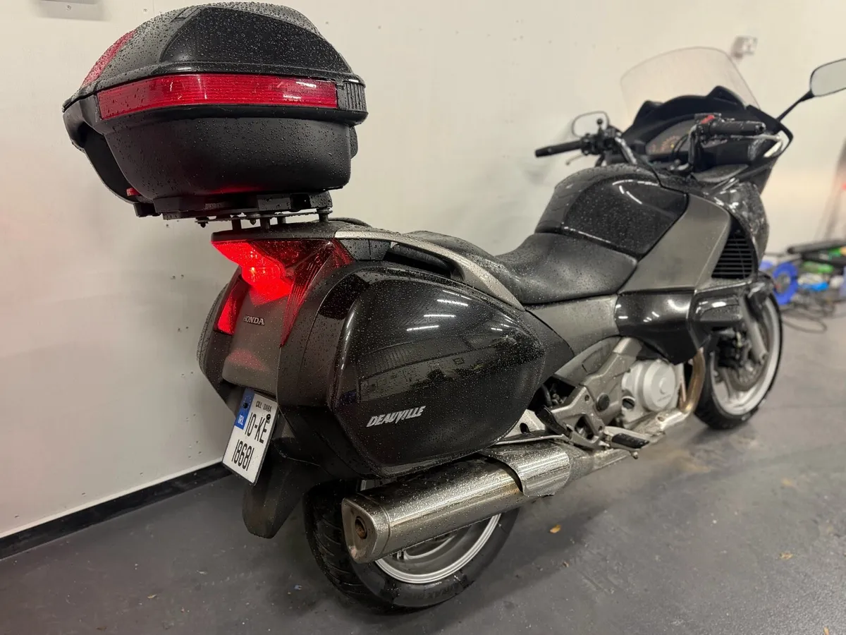 2010 Honda Deauville 700 immaculate 1 owner - Image 3