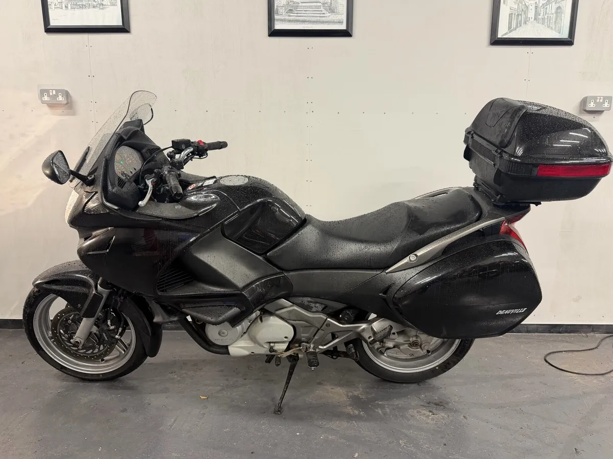 2010 Honda Deauville 700 immaculate 1 owner - Image 4