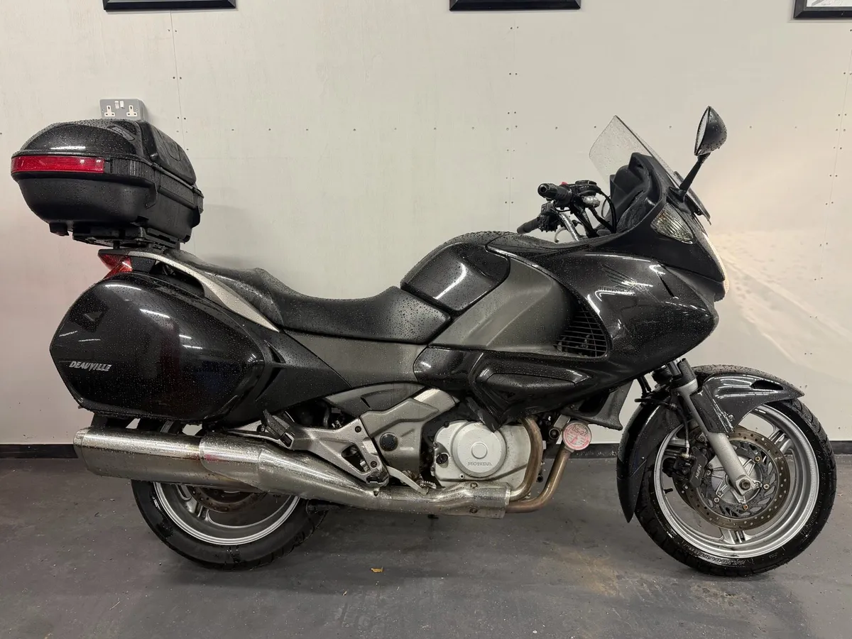 2010 Honda Deauville 700 immaculate 1 owner - Image 1