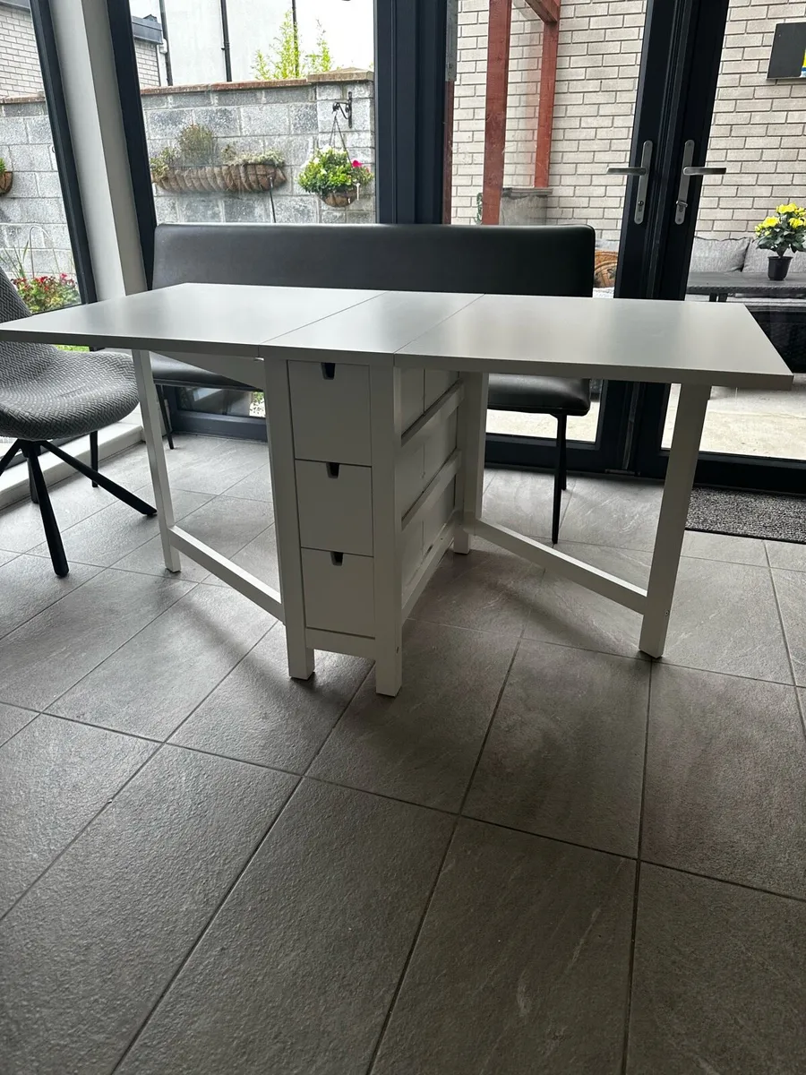 Foldable wooden table - Image 1