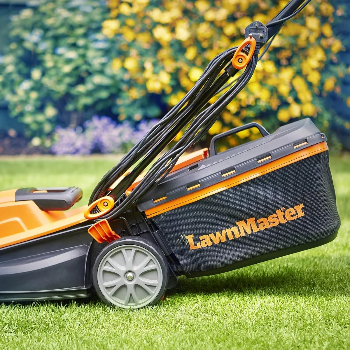 1400W 34CM Electric Lawnmower with Rear Roller - Image 4