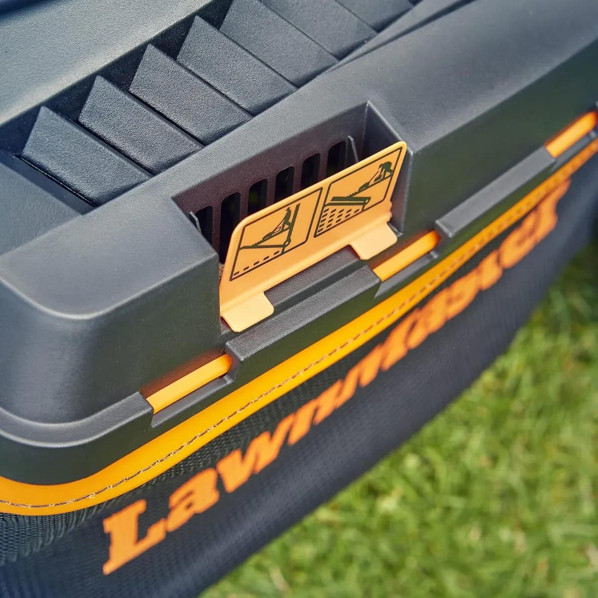 1400W 34CM Electric Lawnmower with Rear Roller - Image 3