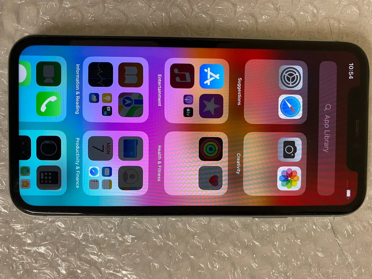iPhone 11 64GB Green - Image 2
