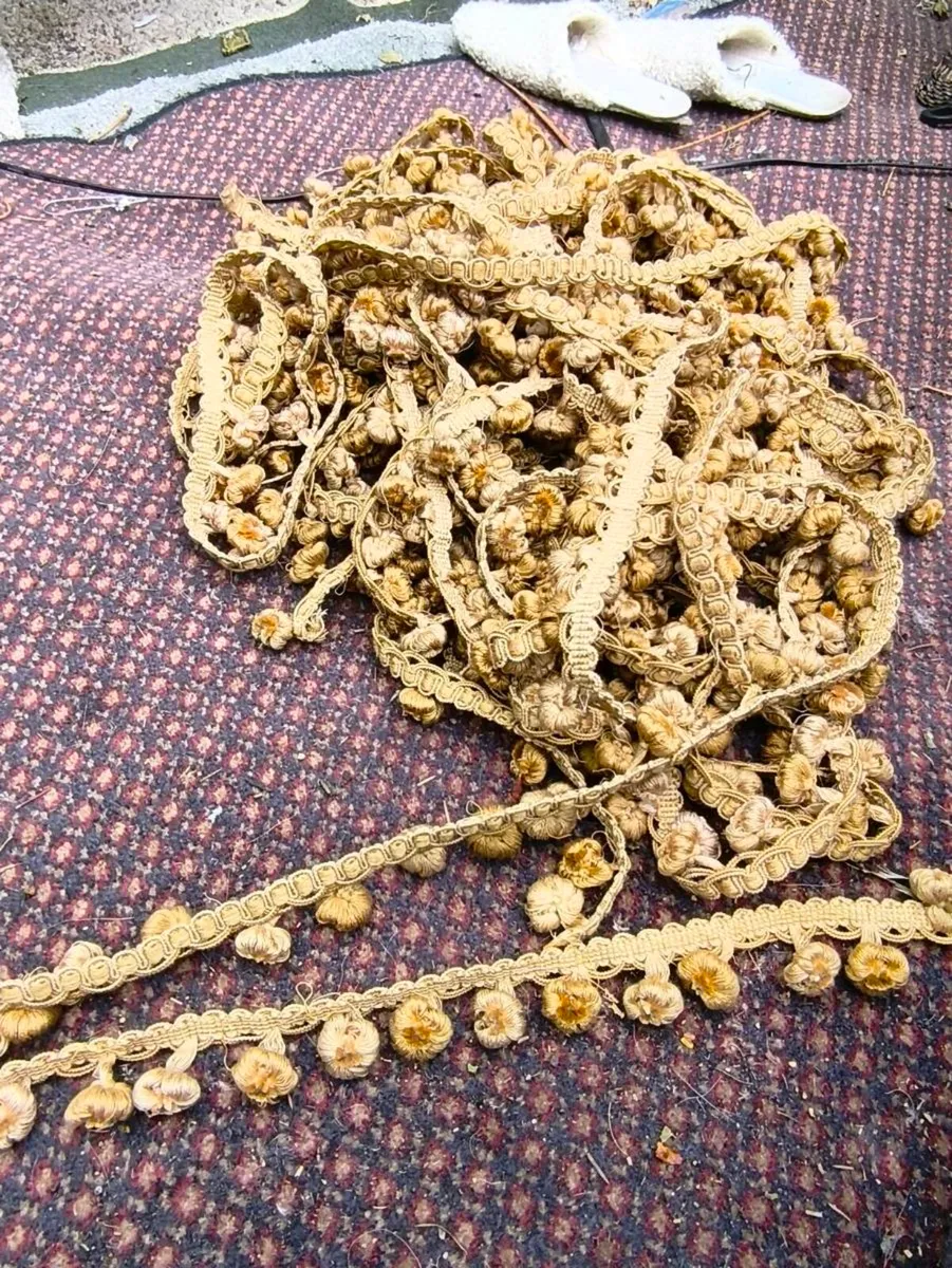 Beautiful pom pom frindging,gold lots left over - Image 1