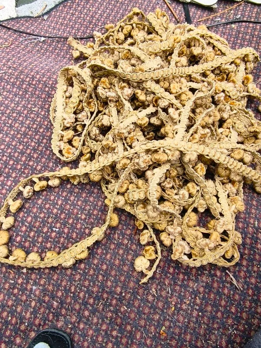 Beautiful pom pom frindging,gold lots left over - Image 3
