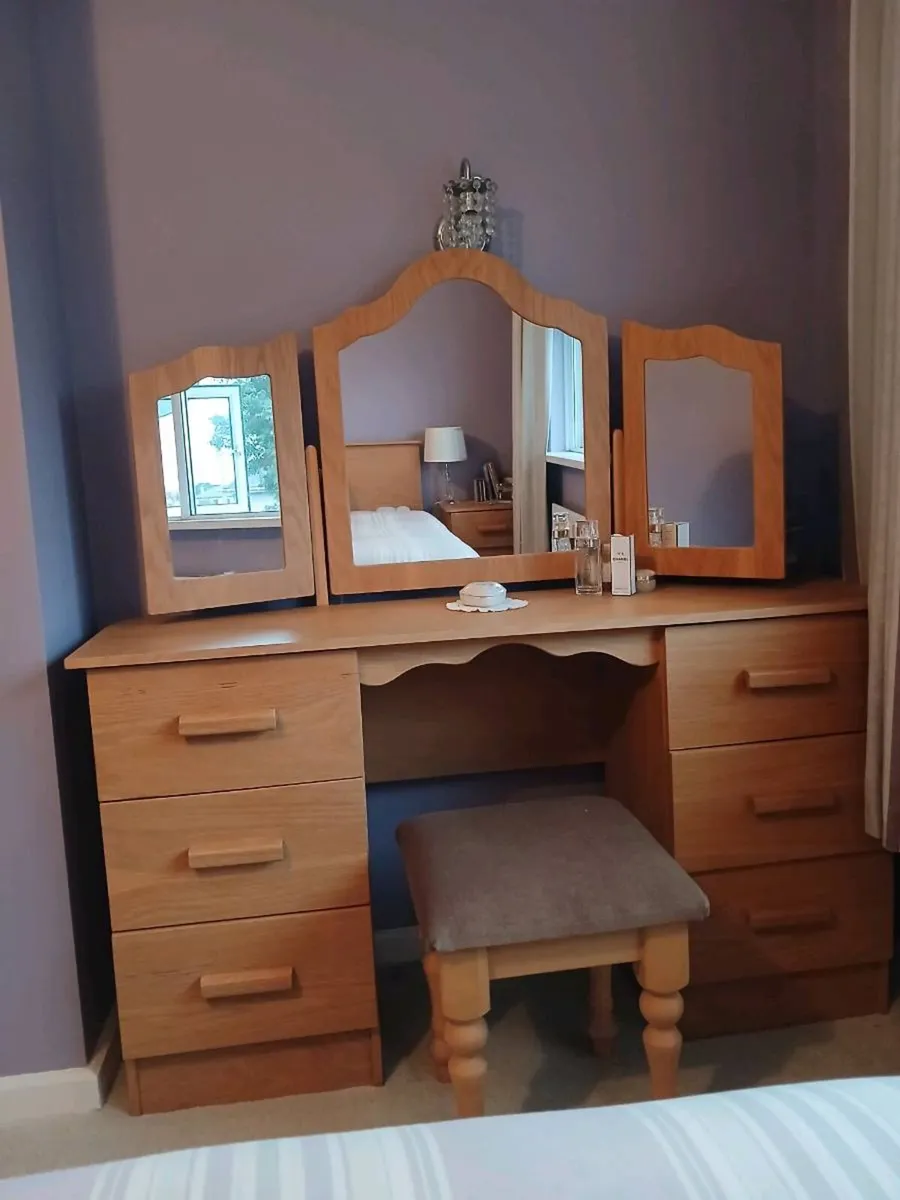 5piece Oak effect Bedroom suite - Image 2