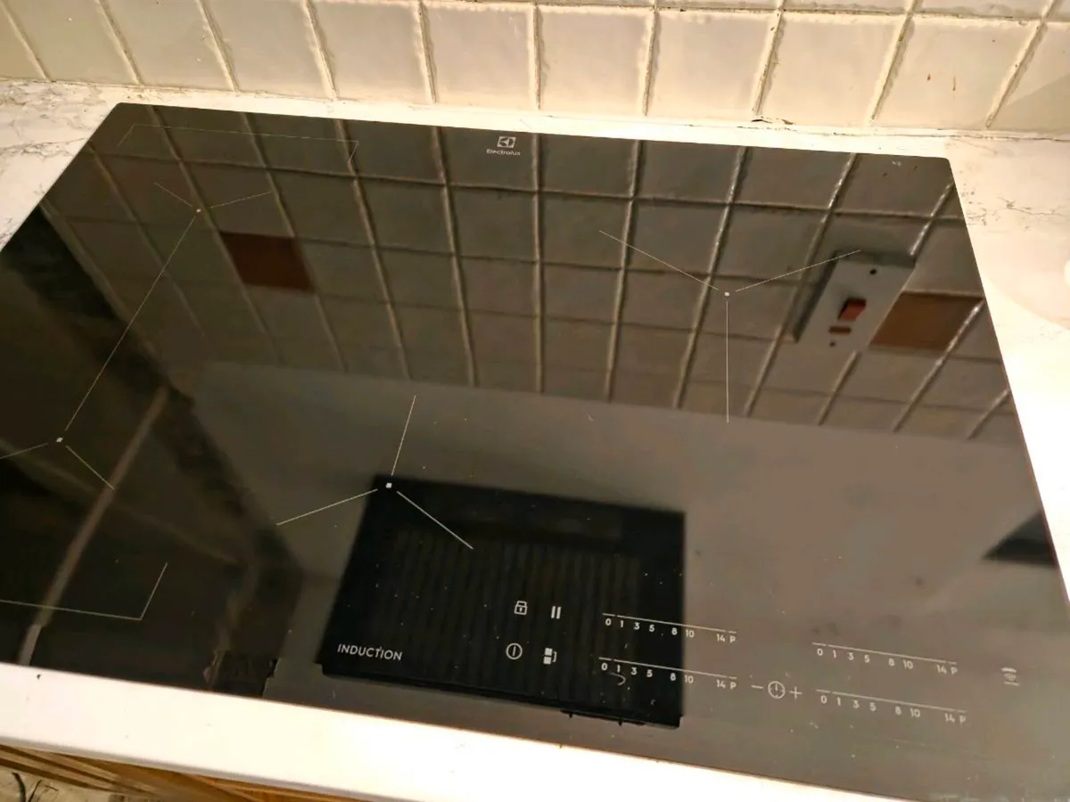 80cm Induction Hob - Image 1