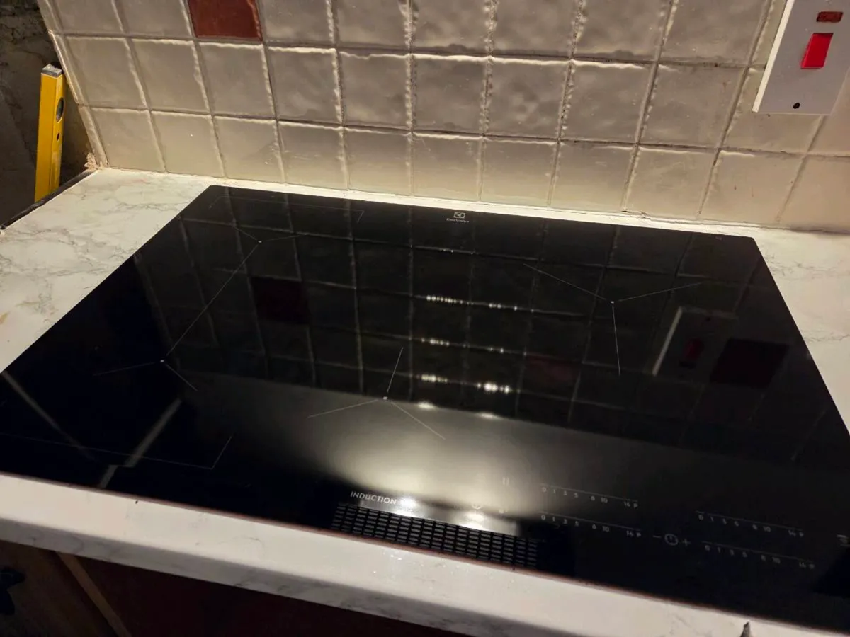 80cm Induction Hob - Image 2