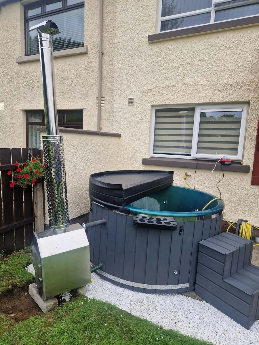 Hot tubs and saunas - Image 1