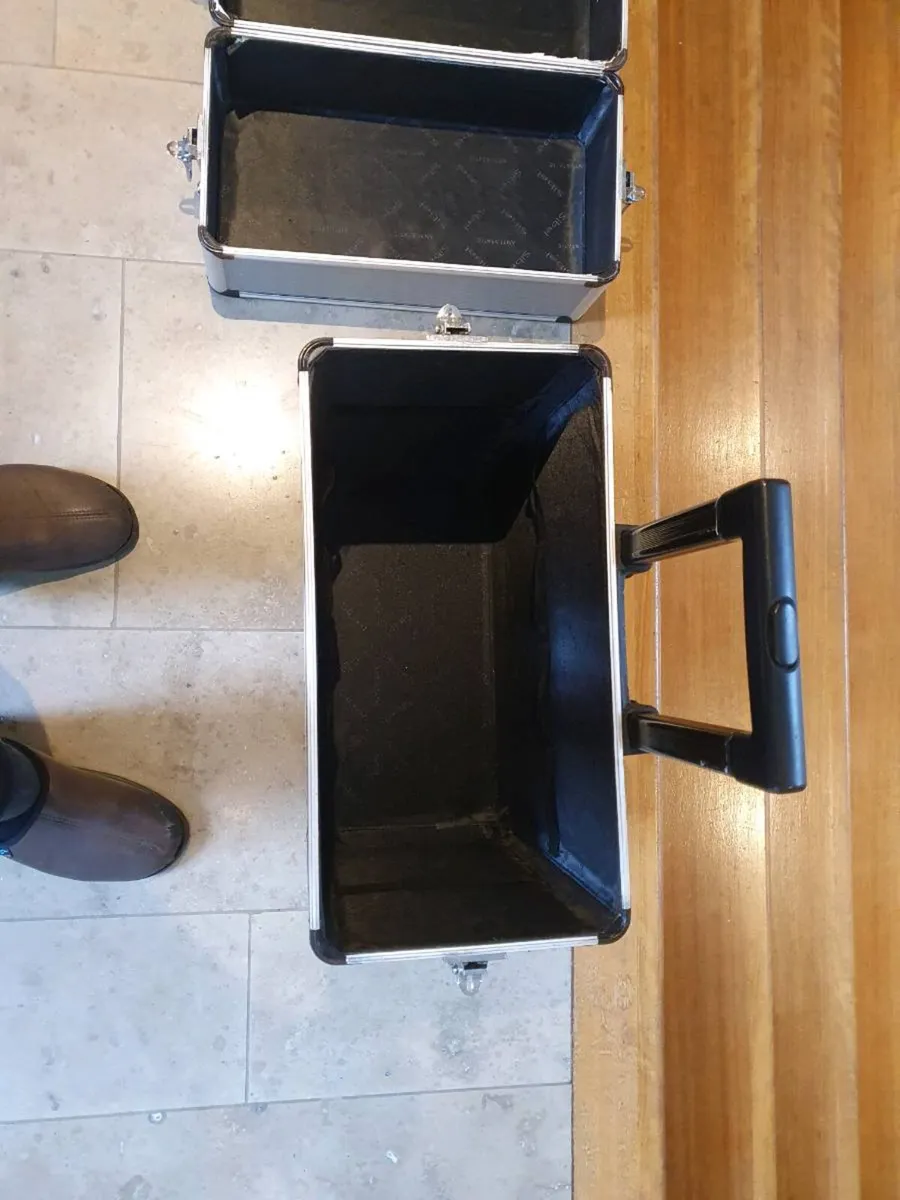 Storage case on wheels - Image 4
