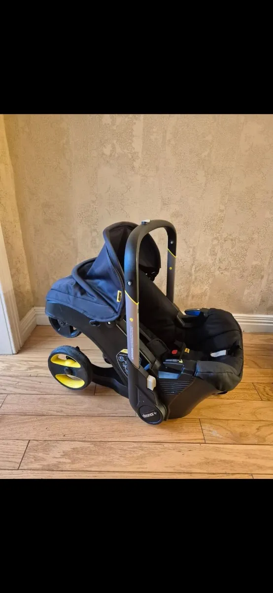 Doona for sale including isofix base - Image 2