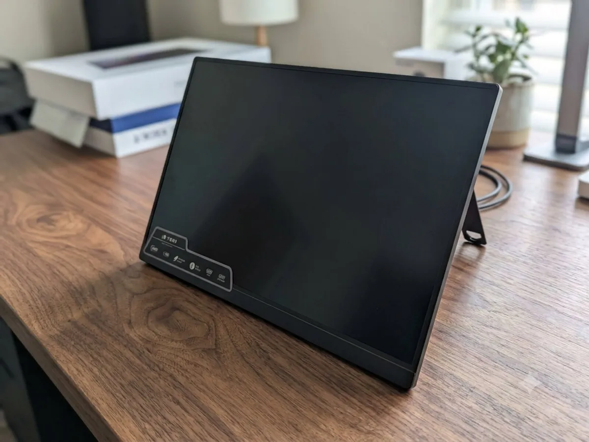 16 Inch portable monitor - brand new -pruce firm - Image 1