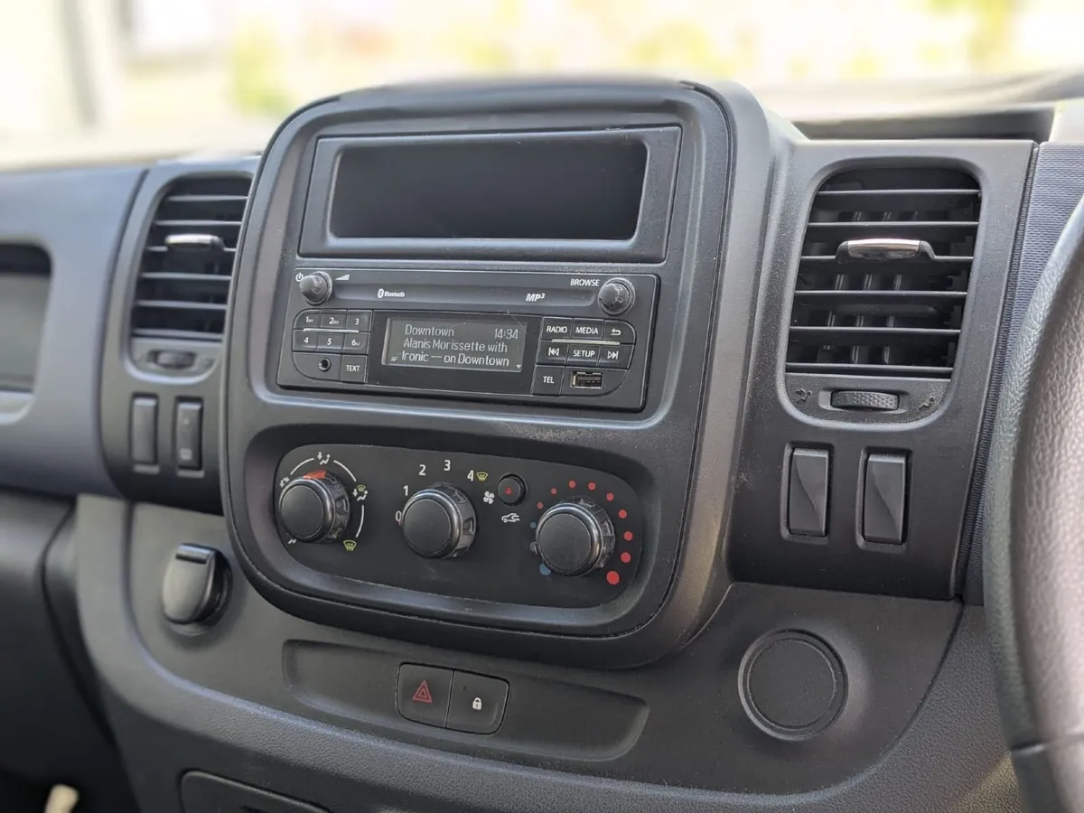 Vauxhall Vivaro 2017 - Image 4