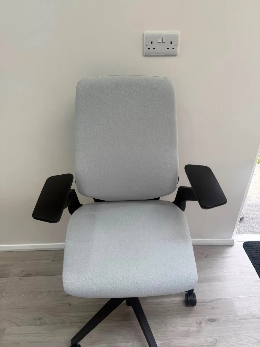 Steelcase Gesture Office Chair - Image 1
