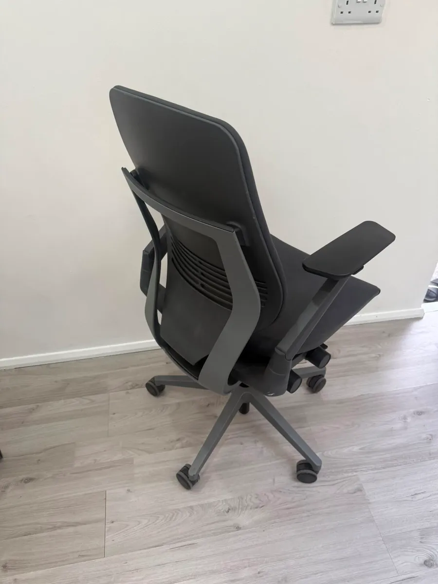 Steelcase gesture Office Chair - Image 2