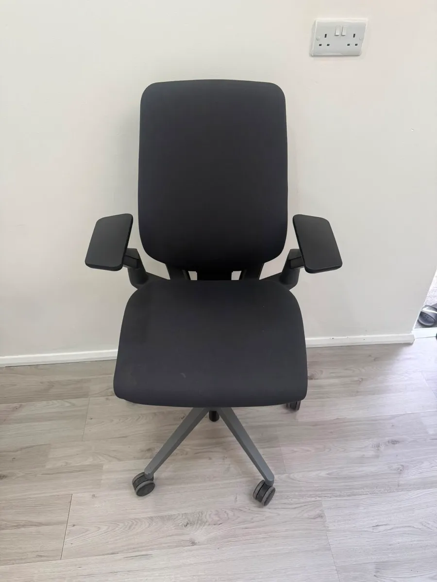 Steelcase gesture Office Chair - Image 3