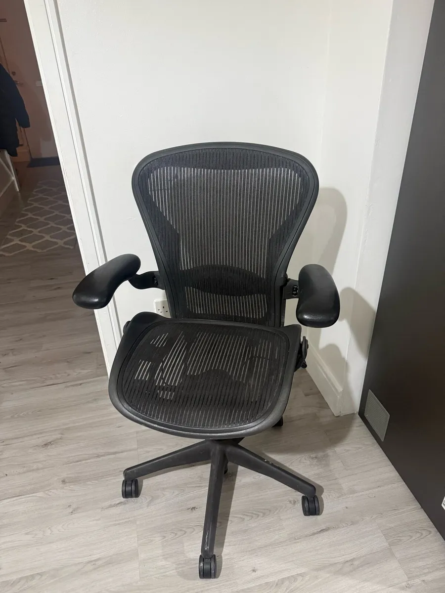 Herman miller Aeron Office Chair - Image 2