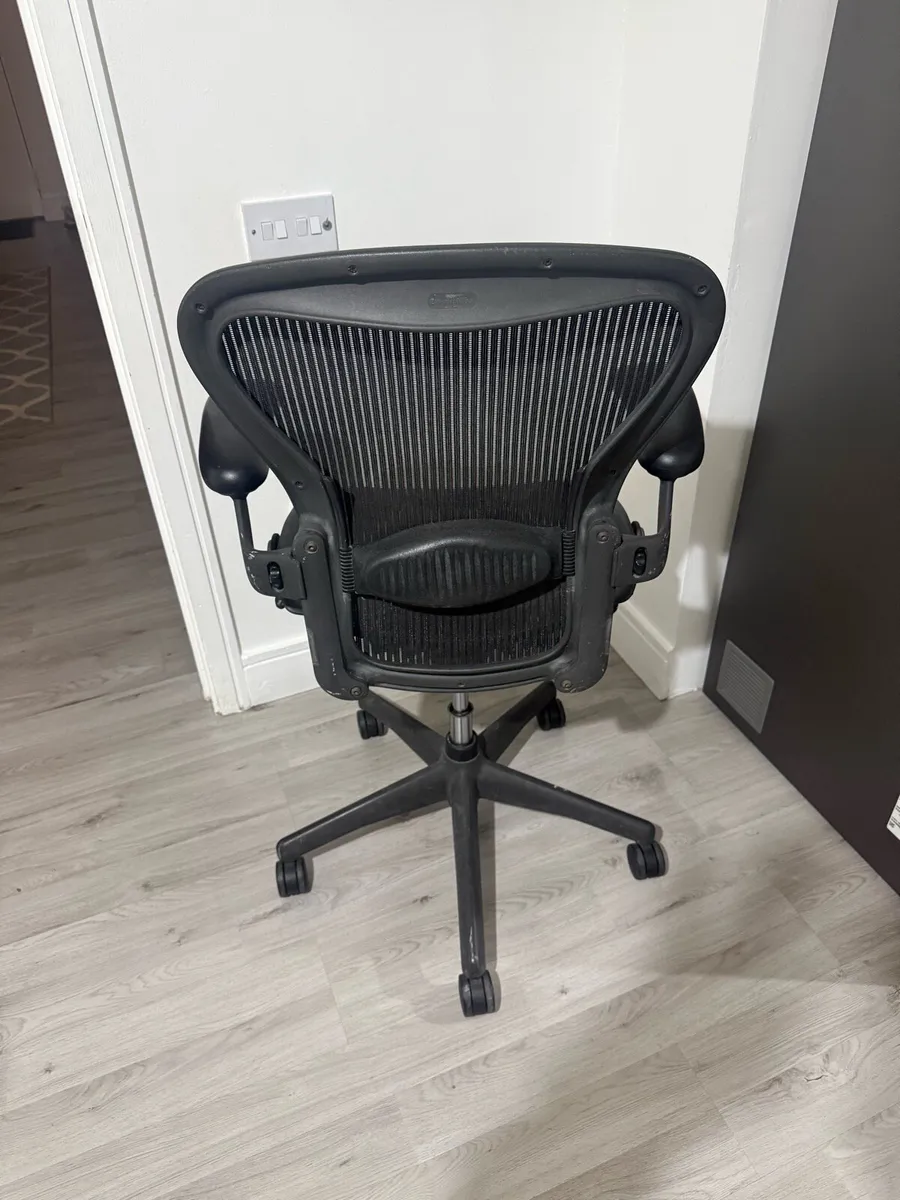Herman miller Aeron Office Chair - Image 4