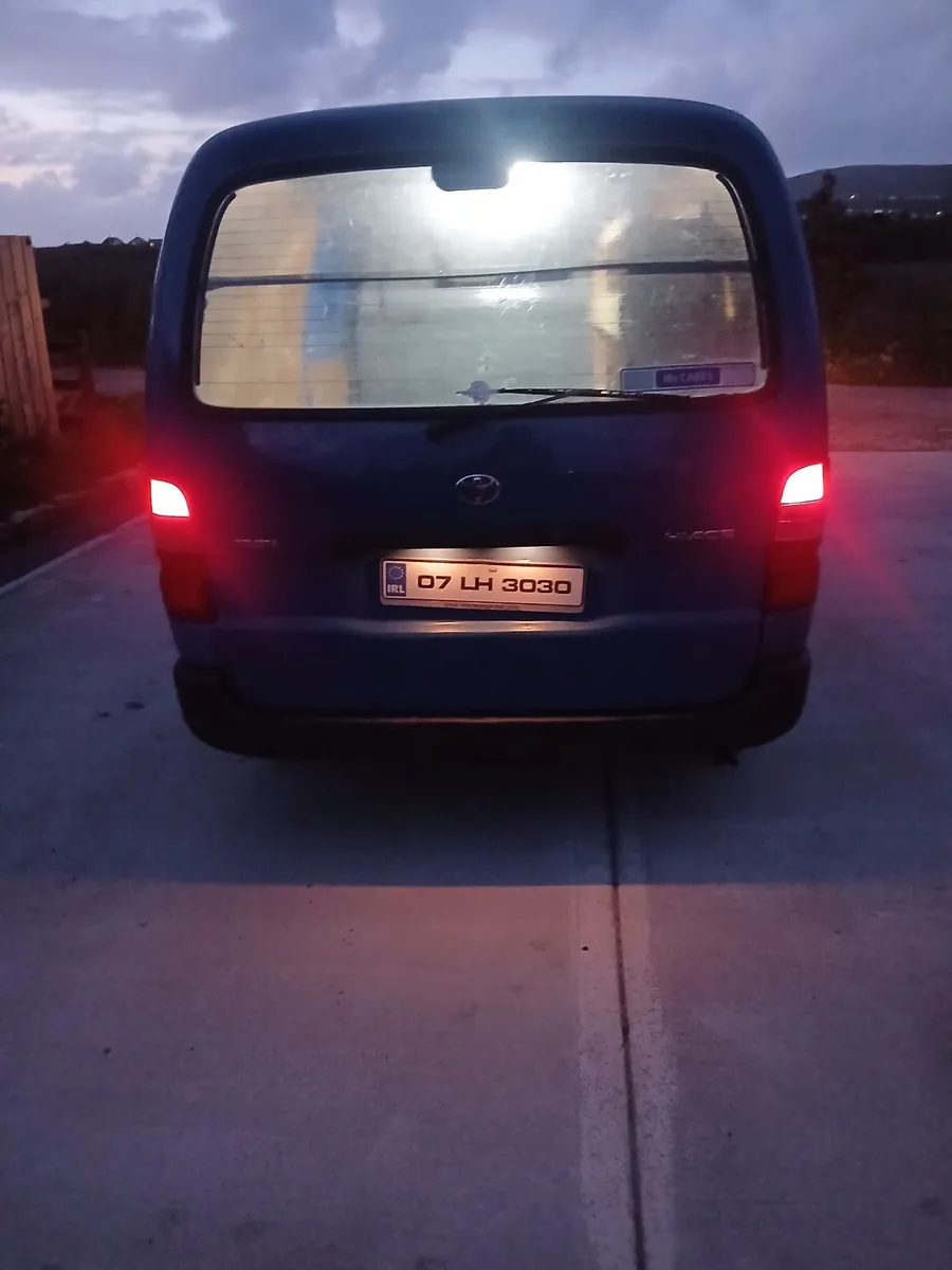 Toyota HiAce 2007 - Image 2
