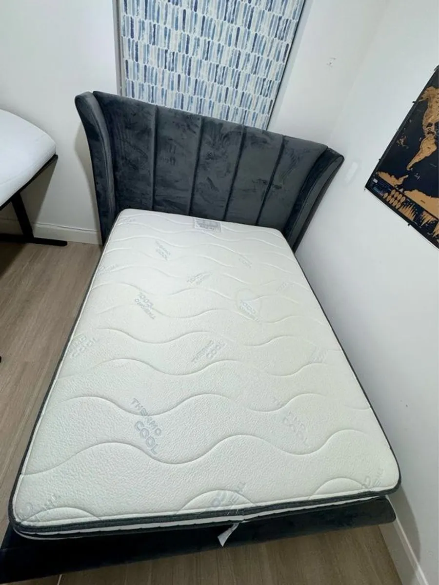 Double 4'6" Bed Frame and Mattress Thermo Cool Pocket 2000 - Image 1