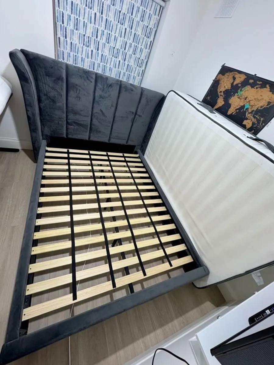 Double 4'6" Bed Frame and Mattress Thermo Cool Pocket 2000 - Image 3