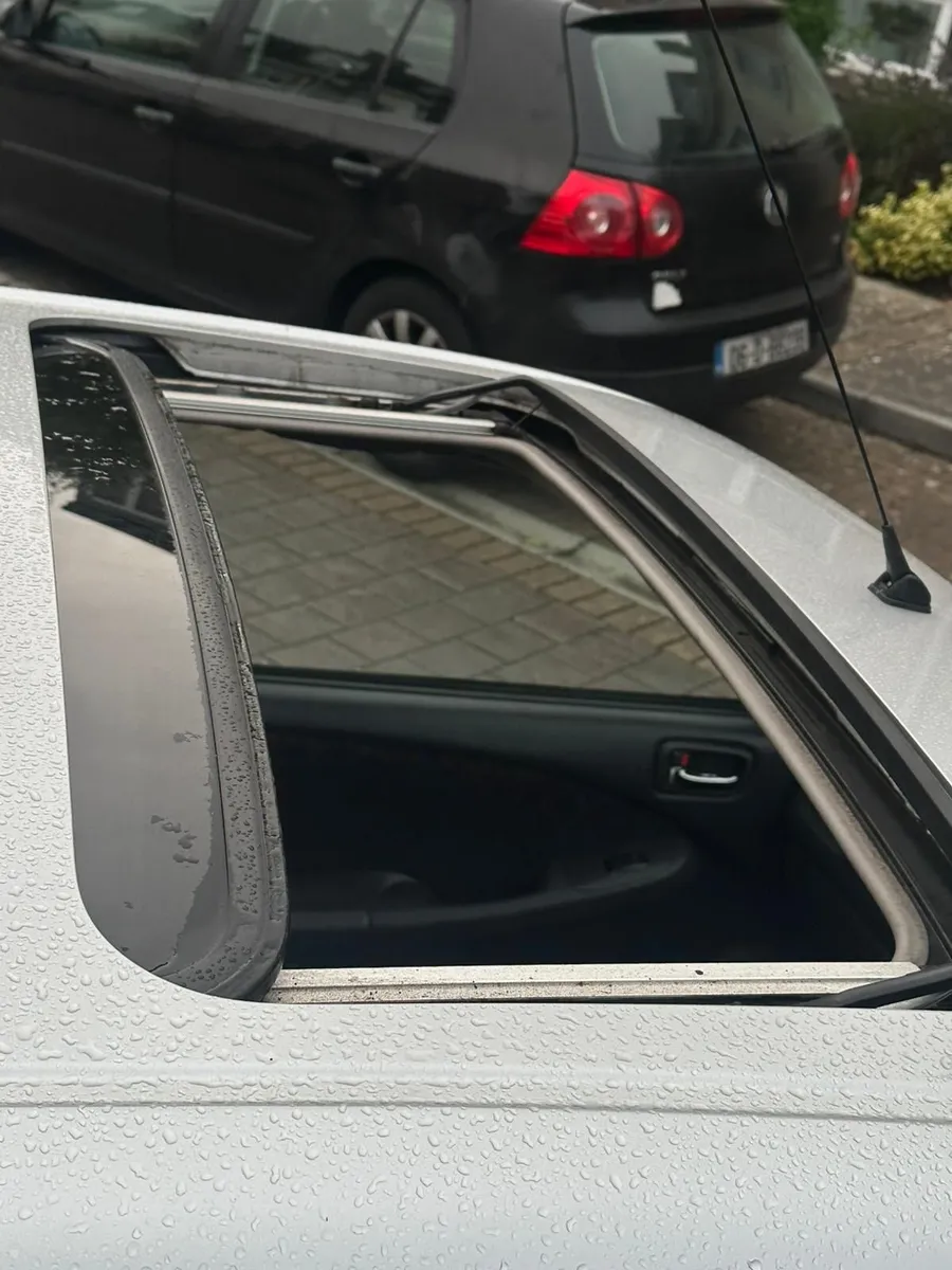 E11 Toyota Corolla Sr - Image 2